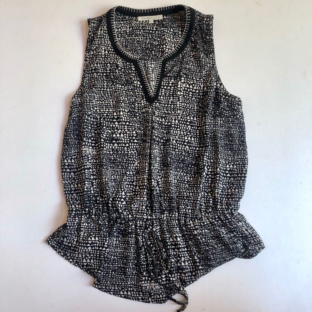 Daniel Rainn Black Patterned Sleeveless Blouse